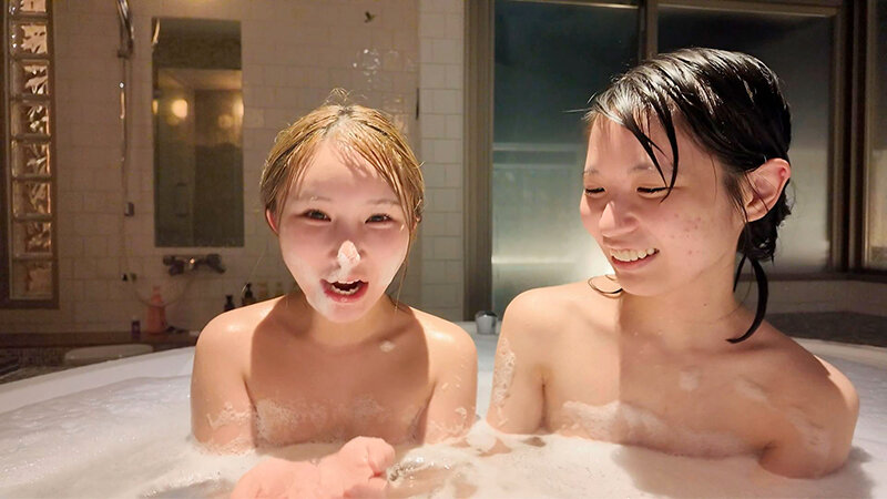 ちっぱい女子旅 プライベートでも仲良しだけど2人きりでデートして、お風呂に入って、たくさんキスしたら…好きが溢れました。 希咲那奈 由良かな 6枚目