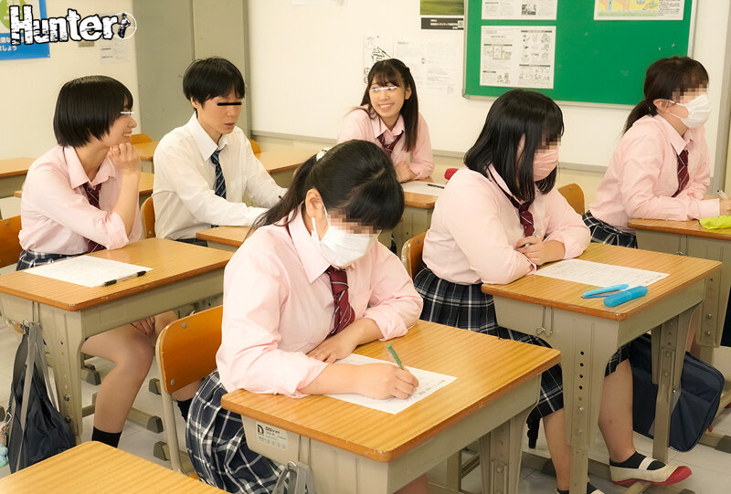 レズ乱交も当たり前!去年まで女子校だった学校に入学したら女子だらけで男はボク1人!ヤリマン四天王にチ○ポの先が渇く暇がないほどヤラれまくり! 3枚目