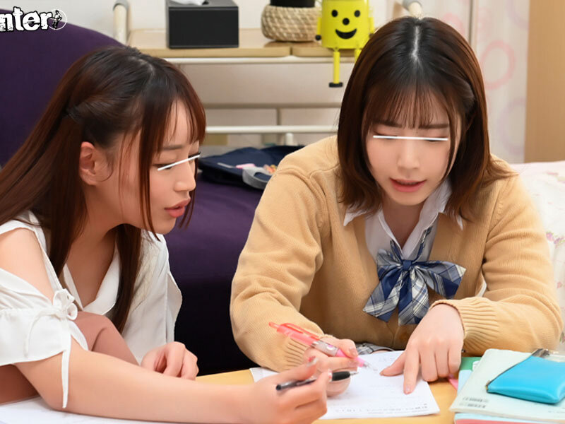 「こっち来て一緒にエッチしよっ」幼馴染が家庭教師とレズ真っ最中!思わず覗いたらバレて怒られるかと思いきや家庭教師の神アシストでまさかの3Pに 3枚目